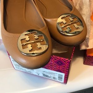 Tory Burch Reva in a royal Tan and gold size 9